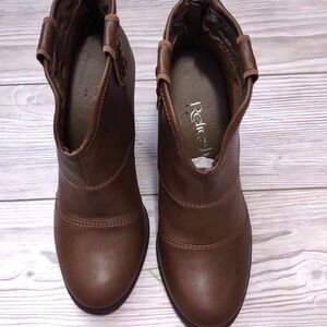 (46-0609) Boots from Refresh Brown Size 6.5